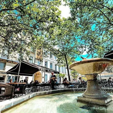 Climatise Avec Terrasse Et Parking Centre * Montpellier